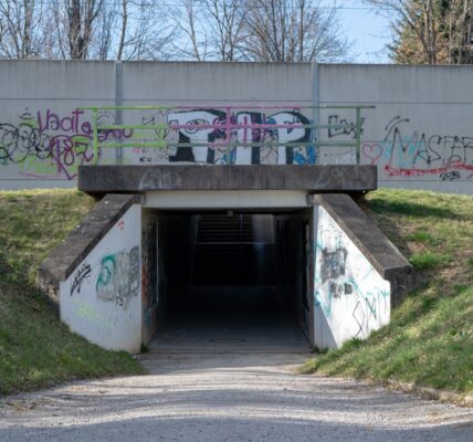 Photo Underground tunnels